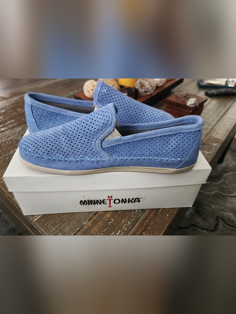 Minnetonka Men’s Light Blue Leather Perforated Slip-On Loafers. NIB SZ 10